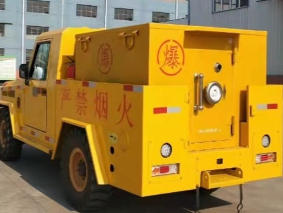 柯坪凯龙爆破器材运输车：保障爆破任务的安全运行