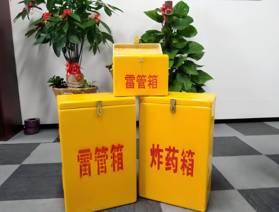 柯坪玻璃钢炸药箱与普通炸药箱有什么区别？